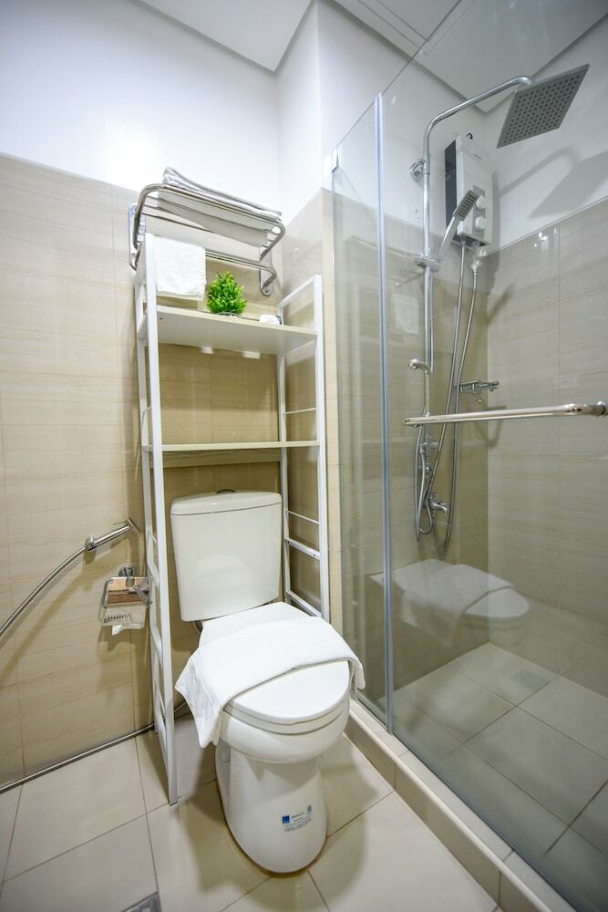 Usp Suites At Shore Residences