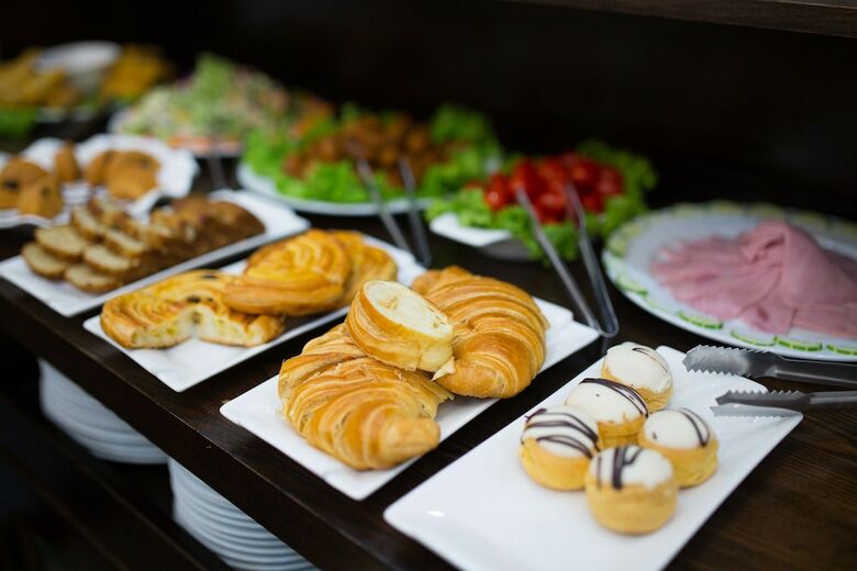 Golden Sail Hotel