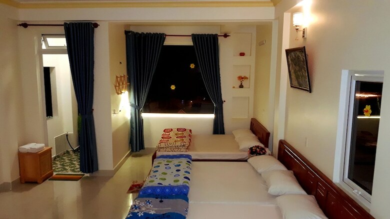 Hotel Pham Hung House