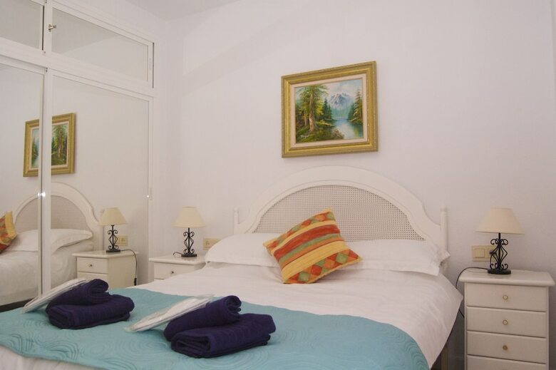 Spacious 2 Bed Apartment In Calahonda