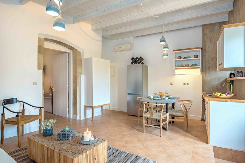 Apartamentos Lithinon Suites & Studios White
