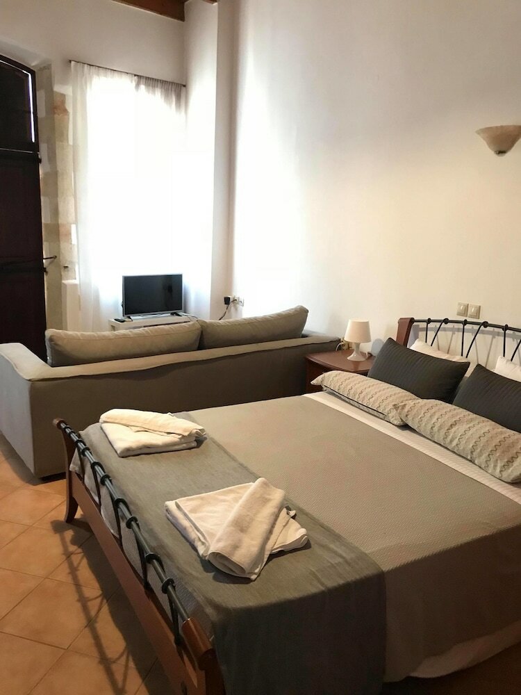 Apartamentos Lithinon Suites & Studios Blue
