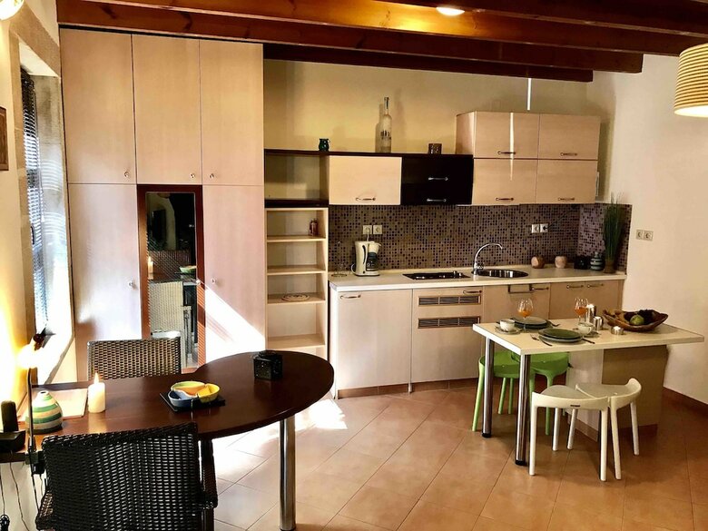 Apartamentos Lithinon Studio With Yard