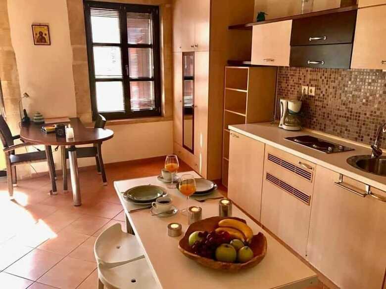 Apartamentos Lithinon Studio With Yard