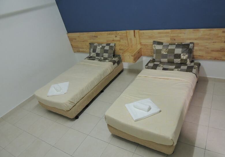 Hostal Perintis Motel Kuah - Hostel