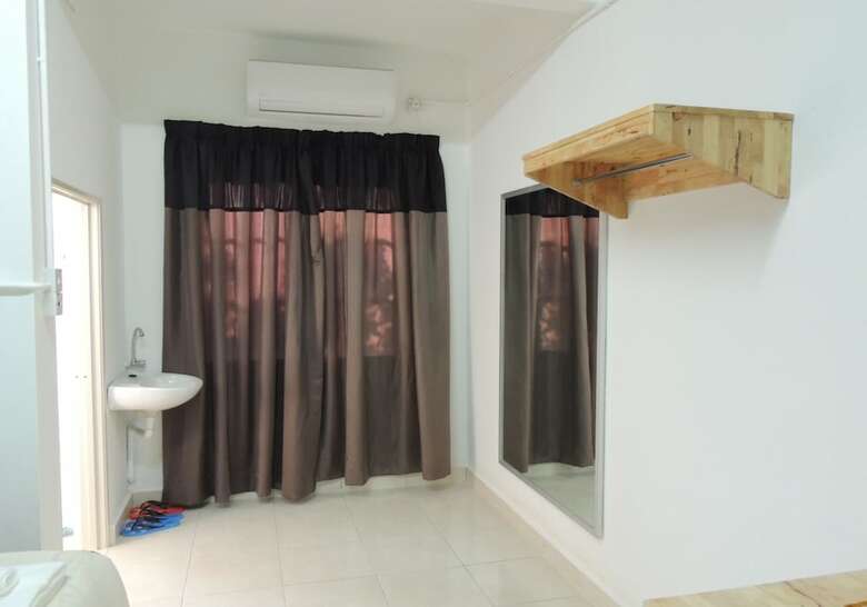 Hostal Perintis Motel Kuah - Hostel