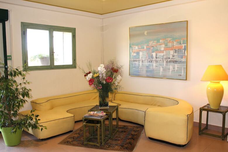 Hotel H�tel Arcu Di Sole