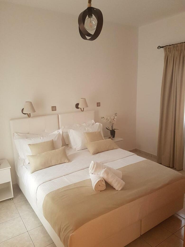 Santorini Family Apartments