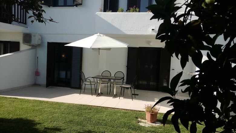 Apartamentos Villa Karina - Near Achladies Beach