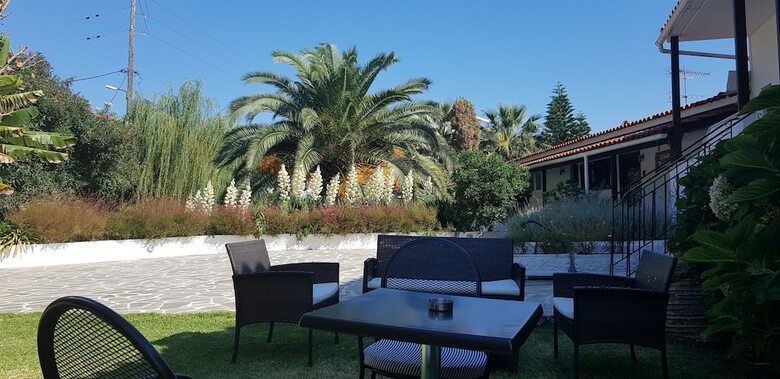 Apartamentos Villa Karina - Near Achladies Beach