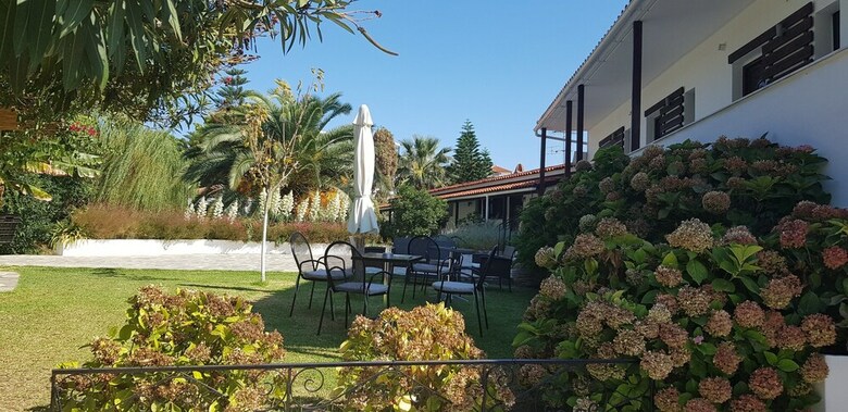 Apartamentos Villa Karina - Near Achladies Beach