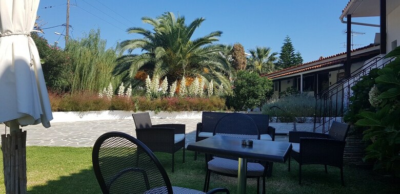 Apartamentos Villa Karina - Near Achladies Beach