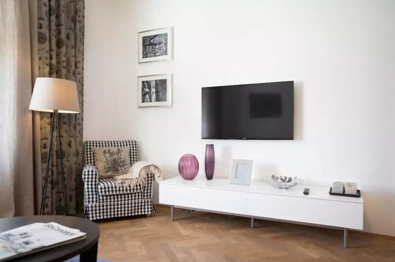 Chic And Spacious Buzulucka Apartment