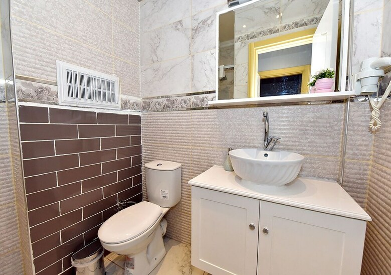 Royal Garden Suite Hotel
