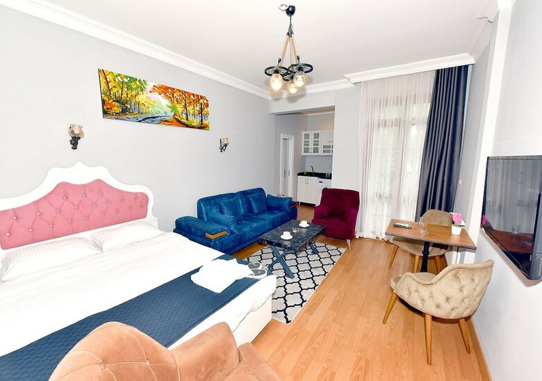 Royal Garden Suite Hotel