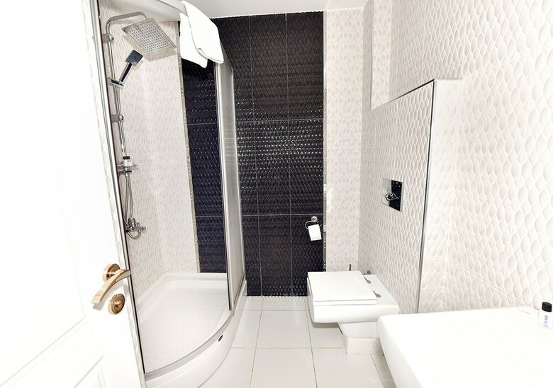 Royal Garden Suite Hotel
