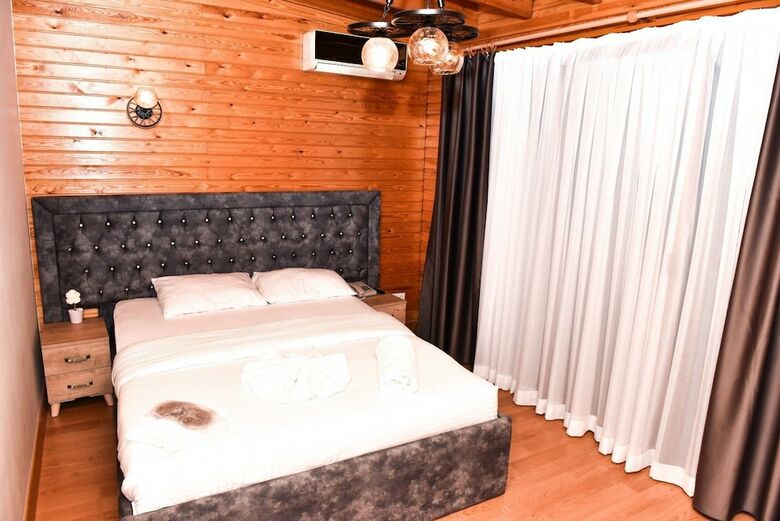 Royal Garden Suite Hotel