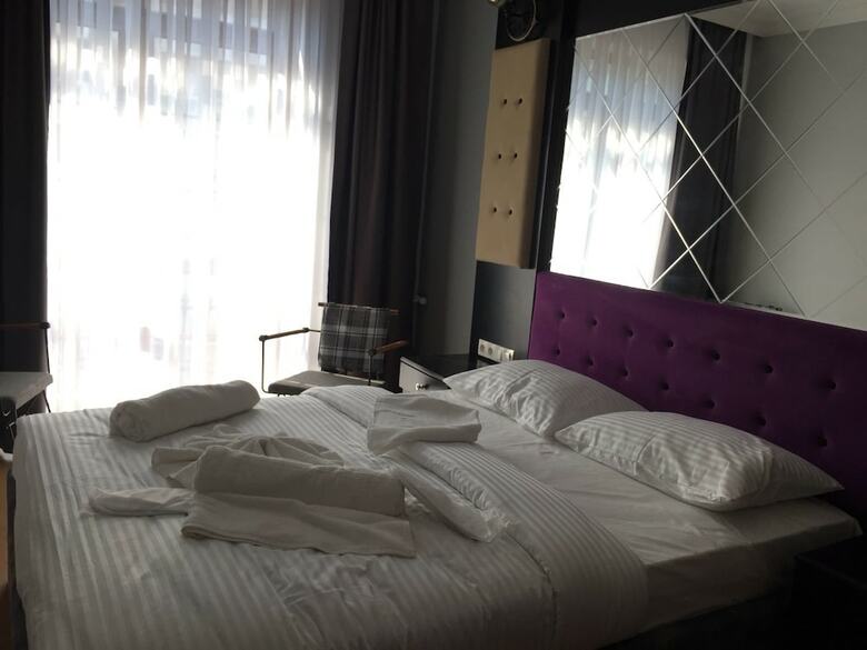 Royal Garden Suite Hotel