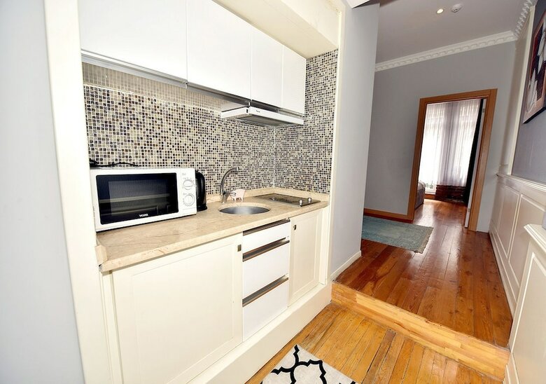 Royal Garden Suite Hotel