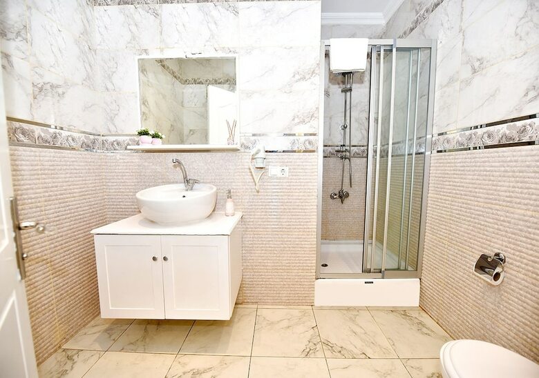 Royal Garden Suite Hotel