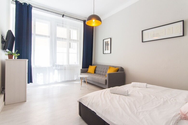 Ruzova Apartment By Easybnb