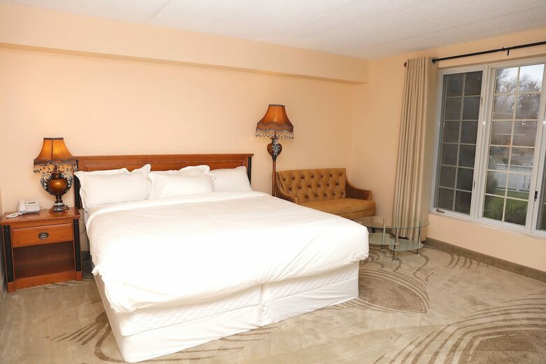 Hotel Fullerton Manor Inn