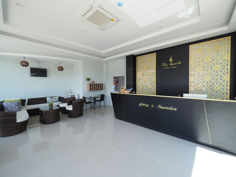 Hotel The Beach At Klong Muang