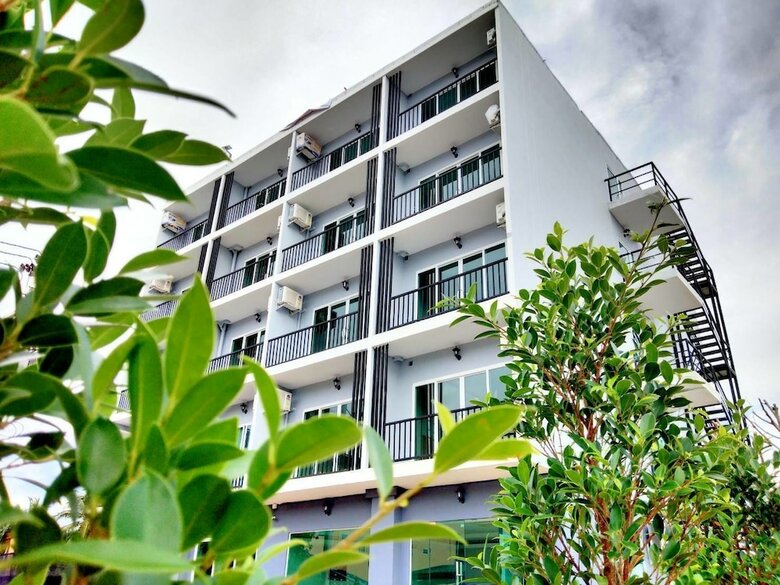 Hotel The Beach At Klong Muang