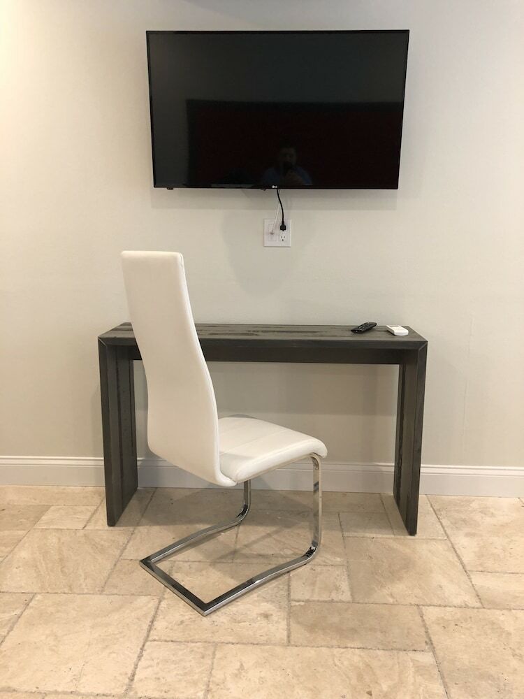 Hotel Retreat At Crystal Manatee