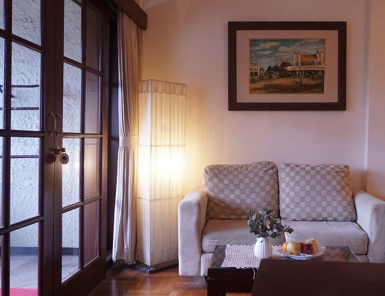 Hotel Pines Garden Resort