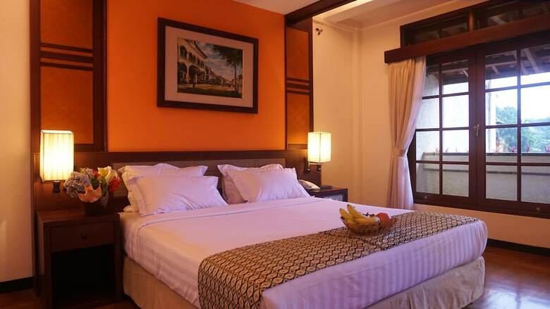 Hotel Pines Garden Resort