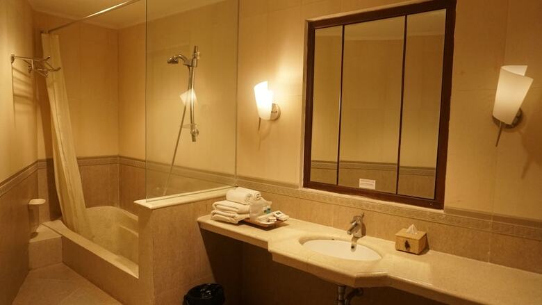 Hotel Pines Garden Resort