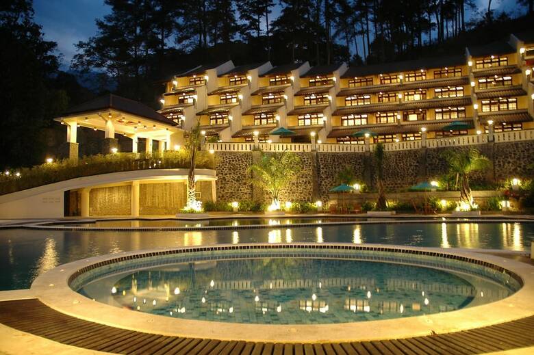 Hotel Pines Garden Resort