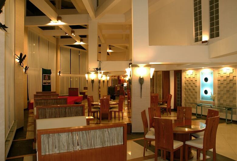 Hotel Pines Garden Resort