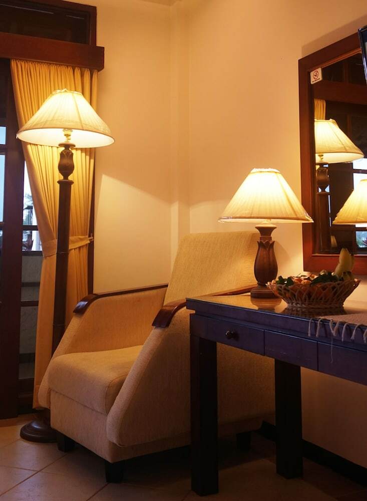 Hotel Pines Garden Resort