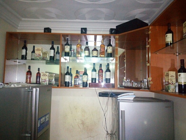 Hotel Bayse One Executive Suites And Bar