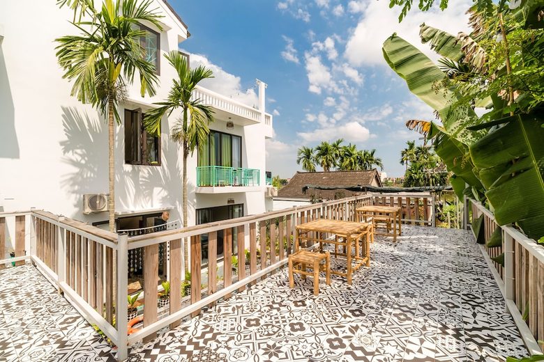 Hotel Sunny Riverside Homestay
