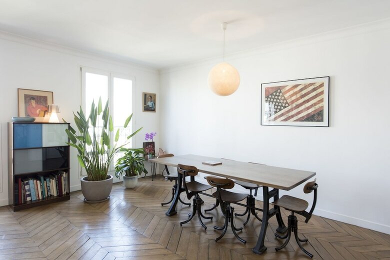 Apartamento Balcony Over The Tree-lined Boulevard