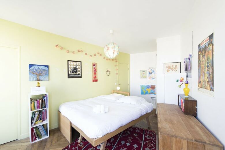 Apartamento Balcony Over The Tree-lined Boulevard