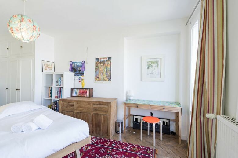 Apartamento Balcony Over The Tree-lined Boulevard
