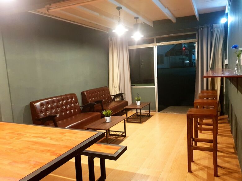 Hostal We Bangkok At Metro Park