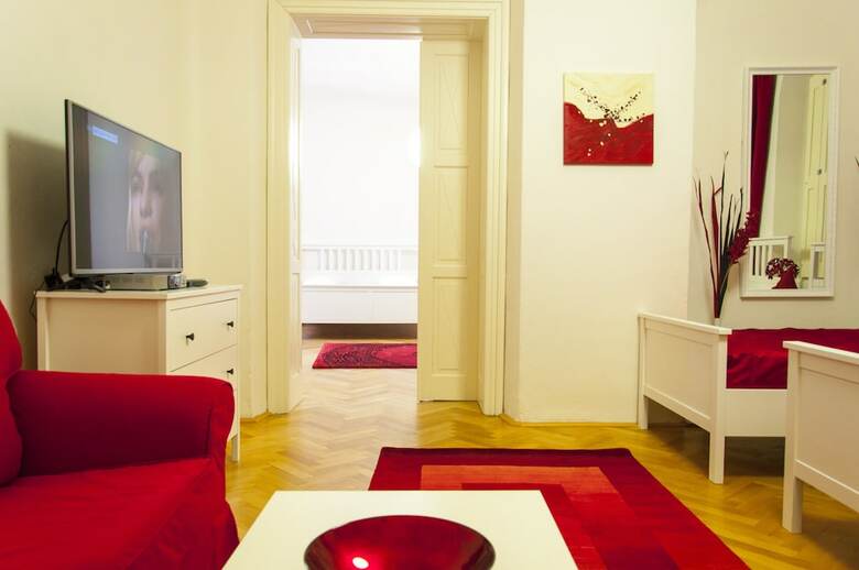 Cherry Charm Apartment