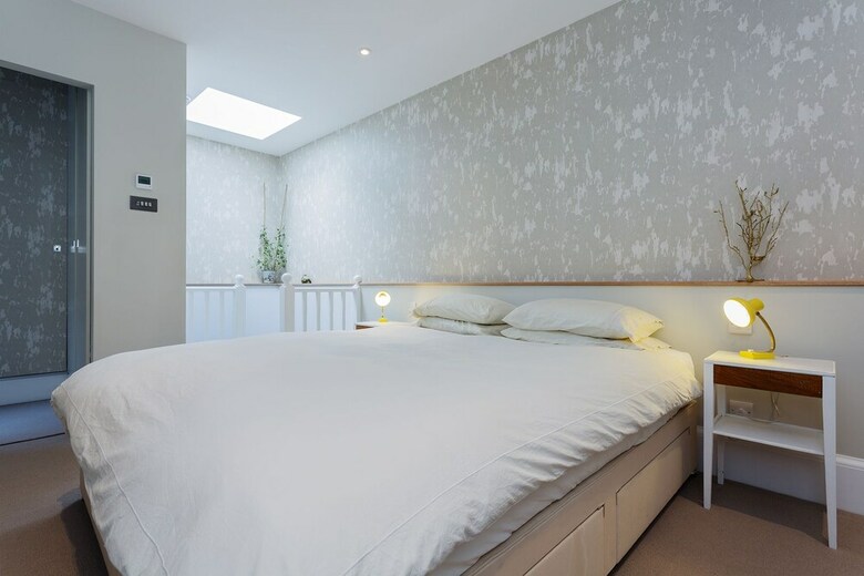 Albert Bridge Apartment