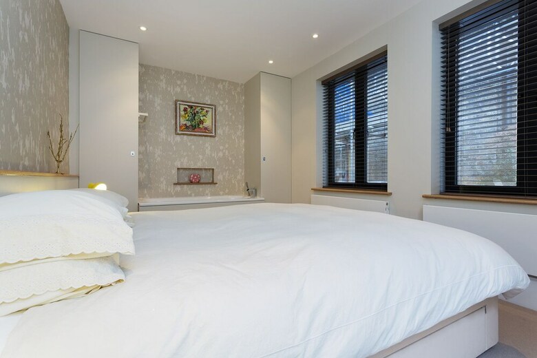 Albert Bridge Apartment