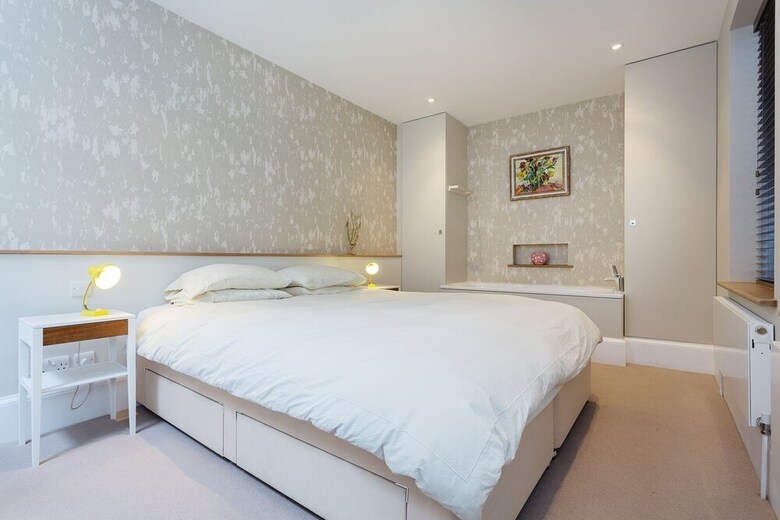 Albert Bridge Apartment