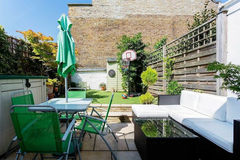 Chiswick Cottage Charm