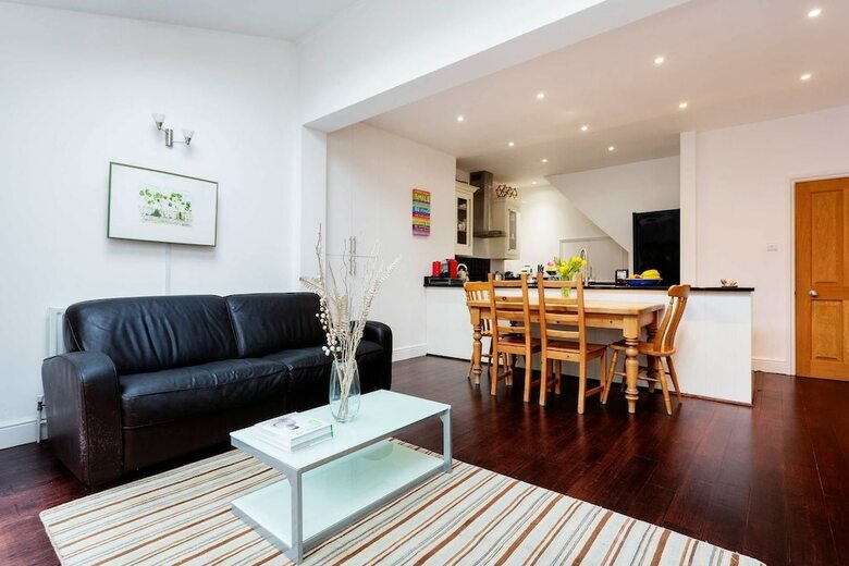 Apartamentos Terraced Home In Tranquil Wimbledon