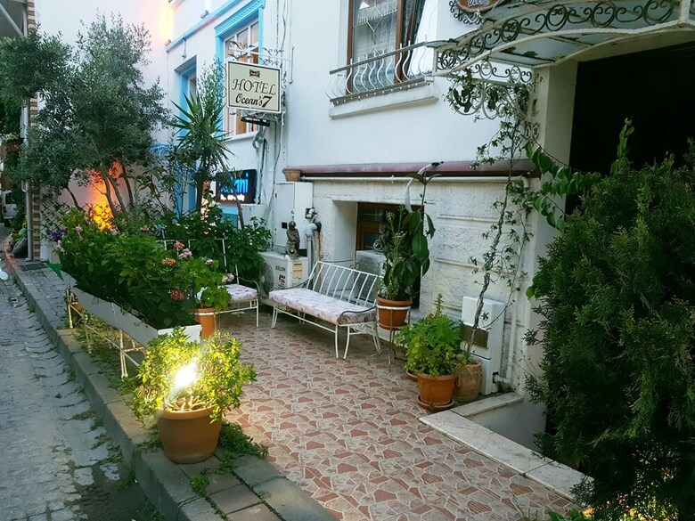 Bed & Breakfast Ocean's 7 Hotel
