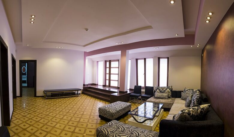 Grand Hills Hotel