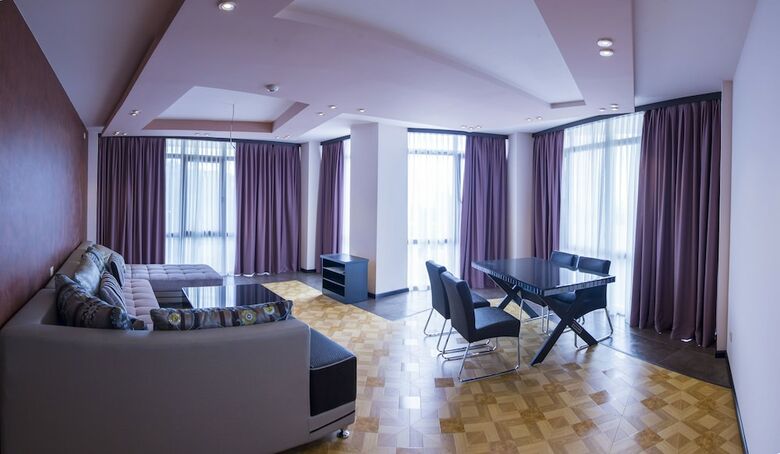 Grand Hills Hotel